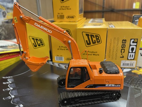 Daewoo 225 excavator - excavator, model