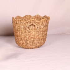 Natural Seagrass Scallop Edged