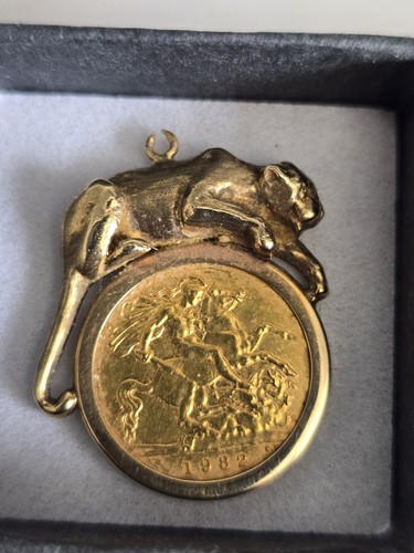 Half sovereign mount - half,
