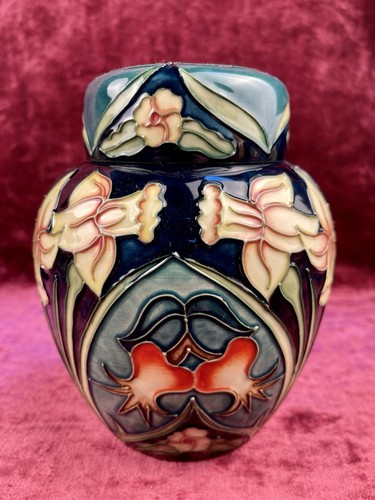 Limited edition moorcroft - a,