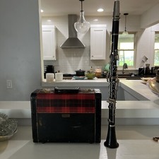 CLARINET with VINTAGE Red Plaid Bundy Case