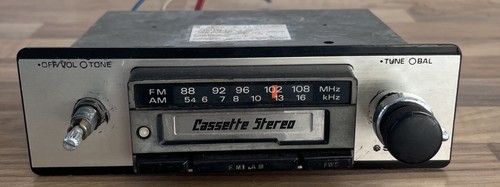Sanyo vintage car - stereo, radio