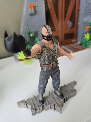 Direct bane statue - statue/figure,