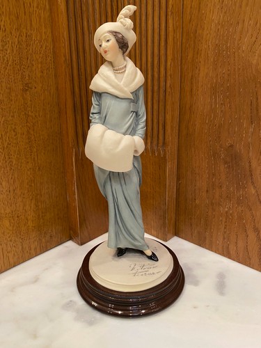 Figurine parisian - a.d.l.,