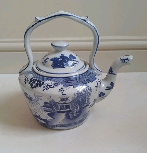 Large blue white - blue, willow