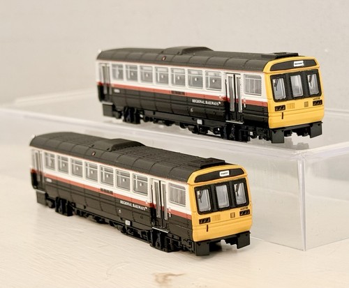 Dapol gauge class 142 - dapol, dmu