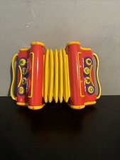 The Wiggles Play Along Accordion Plays 8 songs 2+ years Good Condition 2004