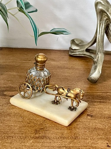 Small antique palais - small, royal