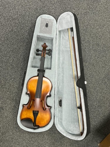 Full size violin - full, with