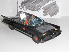 RT26701 CORGI Toys 267 - 1966 Batmobile With Batman & Robin (Re-issue) new 