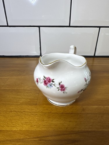 Queen anne bone - china, jug