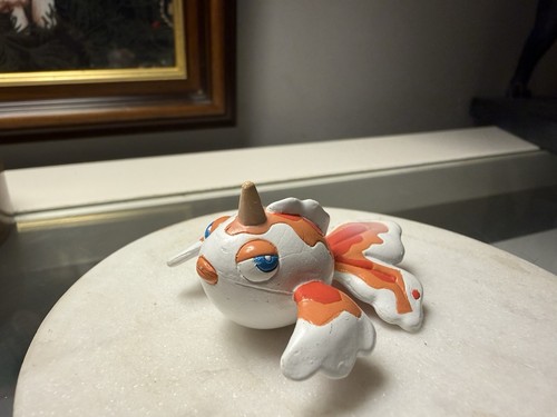 Goldeen tomy pokemon figure - goldeen,