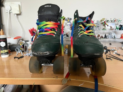 Roller derby skates used - –,