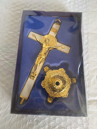Vintage gold tone - gold, saint