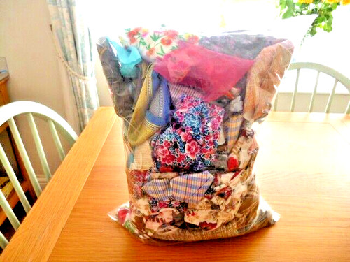 950 grams fabric - scraps, /