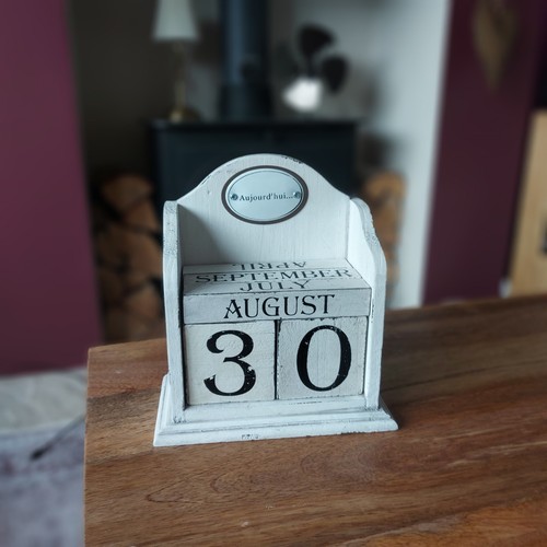 Wooden block calendar - wooden,