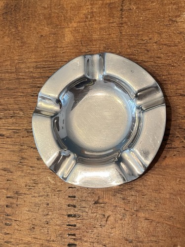 Small vintage metal ash tray - metal,