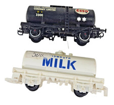 Rake of 2 Model Railway