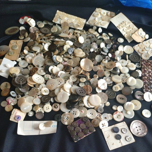 Job lot mother pearl - lot,