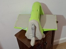 CUTTLEBUG DIE CUTTING MACHINE