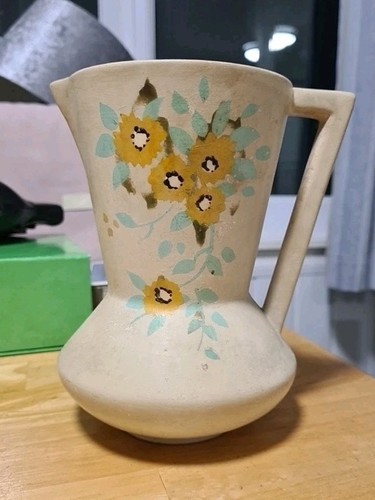 Art deco hand - hand, soft