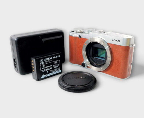 Fuji mirrorless digital - x-m1,