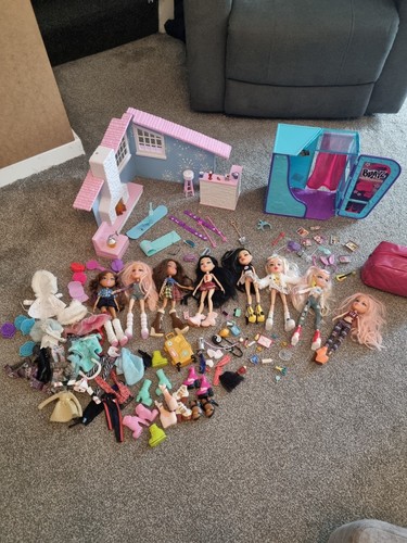 Huge bratz dolls bundle - bratz,