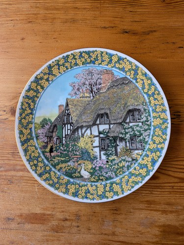Royal worcester cottage - royal,
