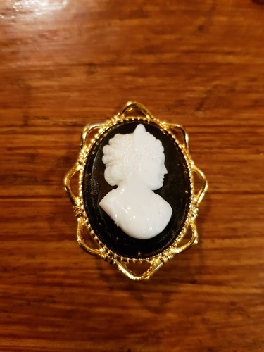 Cameo brooch good condition - cameo,