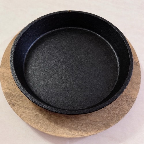Round cast iron - iron, serving
