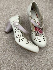 Joe Browns Size 5 Cream Lilac
