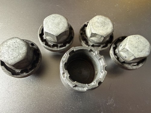 Volvo v40 locking wheel nuts - v40,