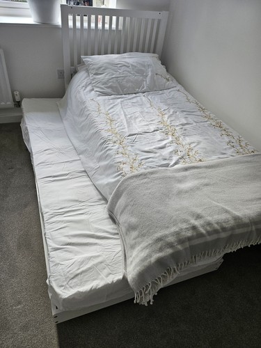 Trundle bed with two single - trundle,