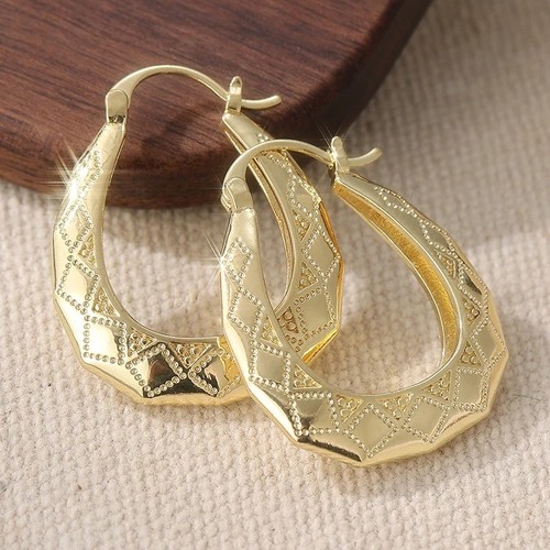 Solid 9ct gold - victorian, oval