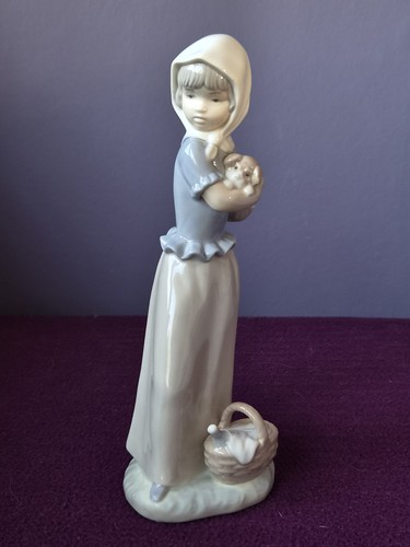 Nao lladro protecting - by, the
