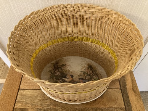 Vintage large oval - , wicker