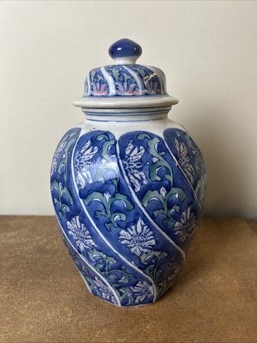 Vintage large chinese hand - large,