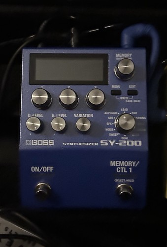 Boss 200 synthesizer - synthesizer, guitar