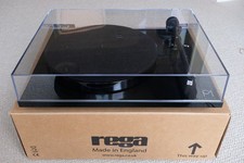 Rega Planar 1 PLUS Gloss Black