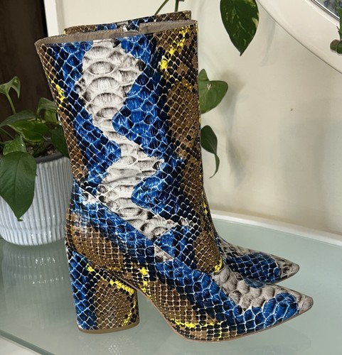 Woman fashionable snake - woman’s,