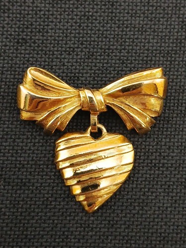 Avon gold tone ribbed - avon,