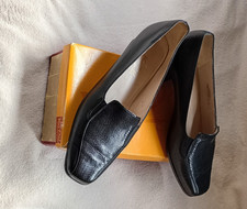 Ladies Van Dal shoes