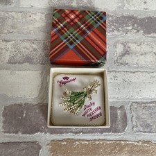 Vintage Exquisite Lucky White