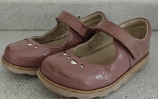 Clarks Girls Pink Patent Leather  Mary Jane Bar Shoes With Love Hearts Size 9.5F