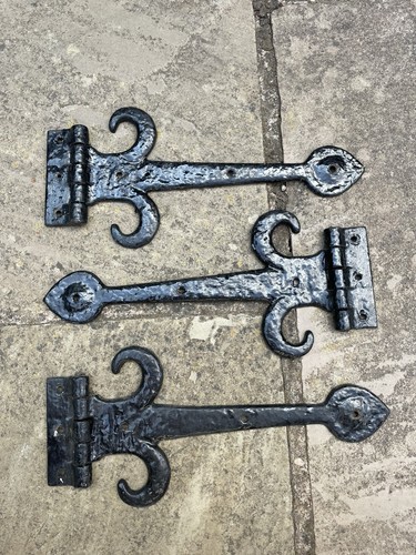 Old fleur lys hinges cast - fleur,