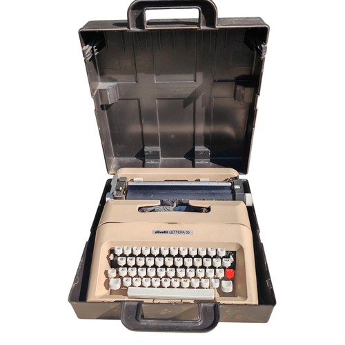 Olivetti lettera typewriter - lettera, 35