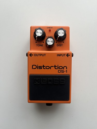 Boss distortion pedal - ds-1,