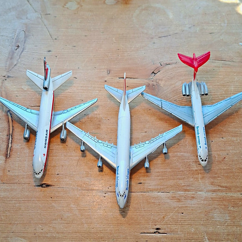 Lindoy diecast airliner - diecast,
