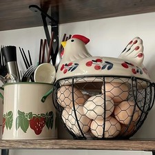 Farmhouse Hen-Shaped Ceramic