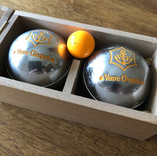 Veuve clicquot champagne - veuve,